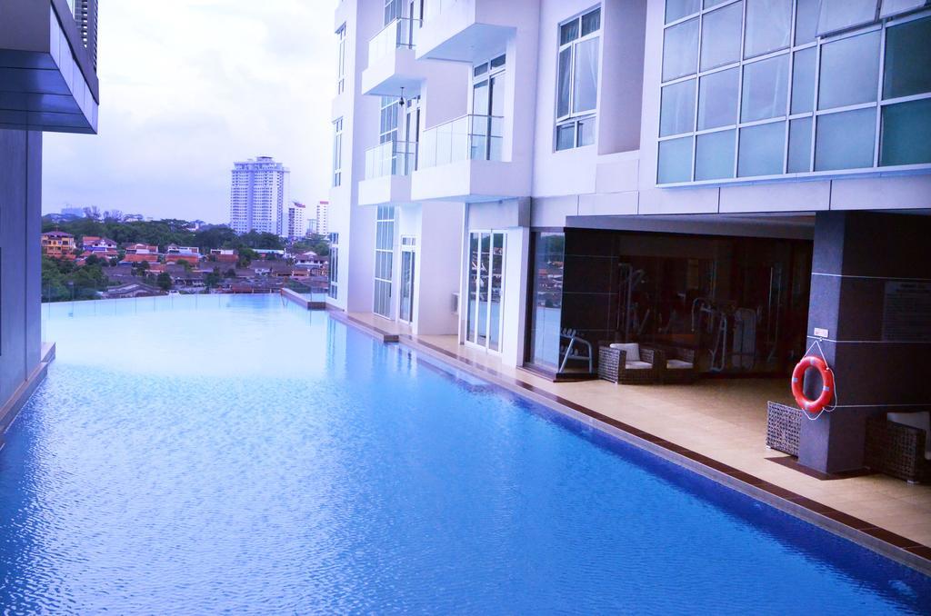 Ksl Hotel & Resort Johor Bahru Kültér fotó The pool at the hotel
