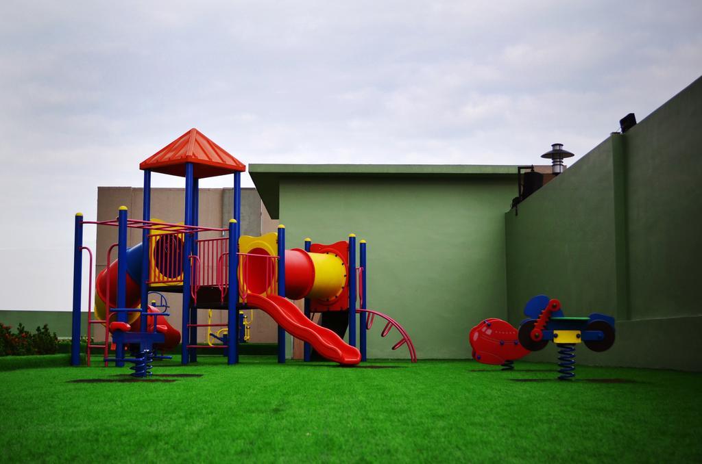 Ksl Hotel & Resort Johor Bahru Kültér fotó A playground in the park